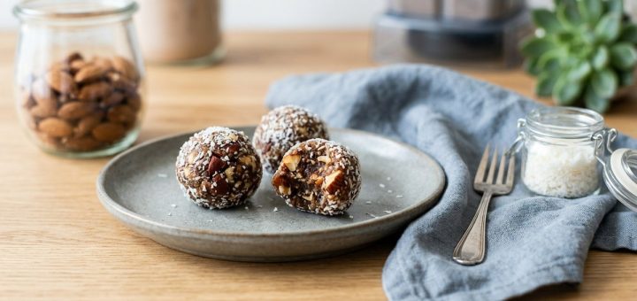 3-Ingredient Post-Workout Recovery Bites You'll Crave Every Day